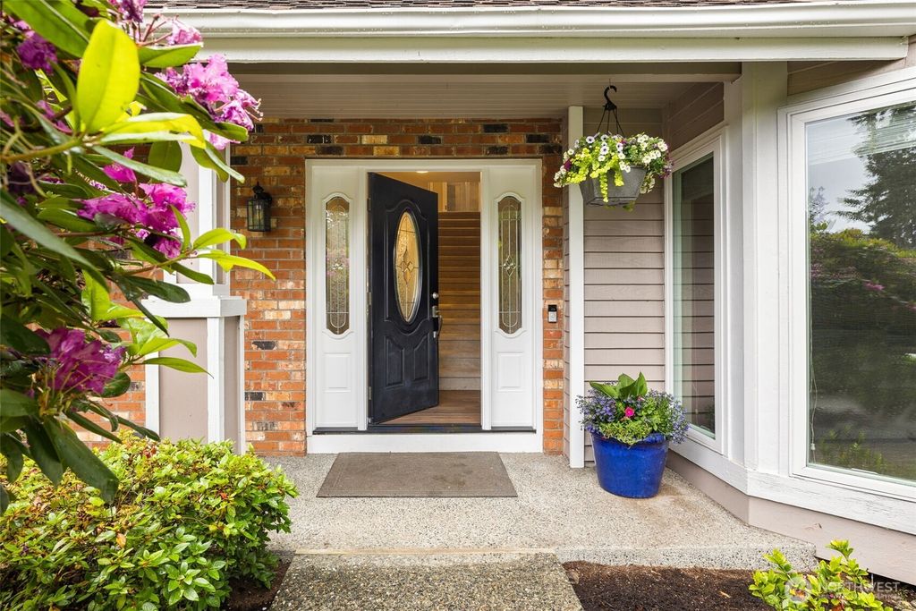 Photo of 24109 SE 44th Court, Sammamish, WA 98029 (MLS # 2488473)