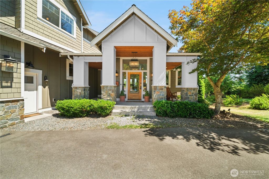 Photo of 14812 84th Avenue NE, Kenmore, WA 98028 (MLS # 2409813)