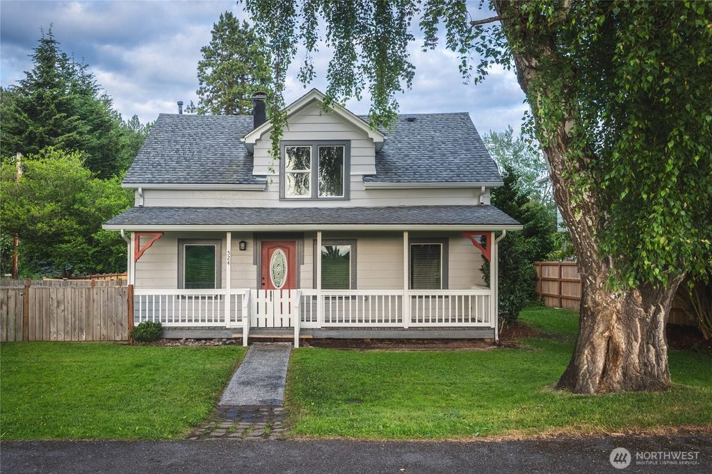 Photo of 531 N Barker Street, Mount Vernon, WA 98273 (MLS # 2538679)