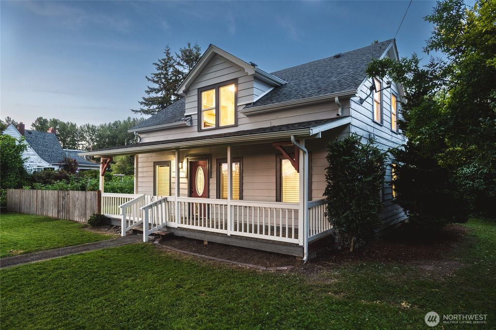 Photo of 531 N Barker Street, Mount Vernon, WA 98273 (MLS # 2538679)