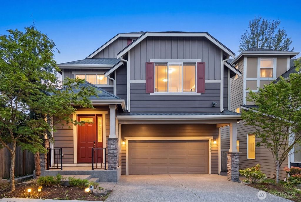 Photo of 20420 5th Avenue W, Lynnwood, WA 98036 (MLS # 2522967)