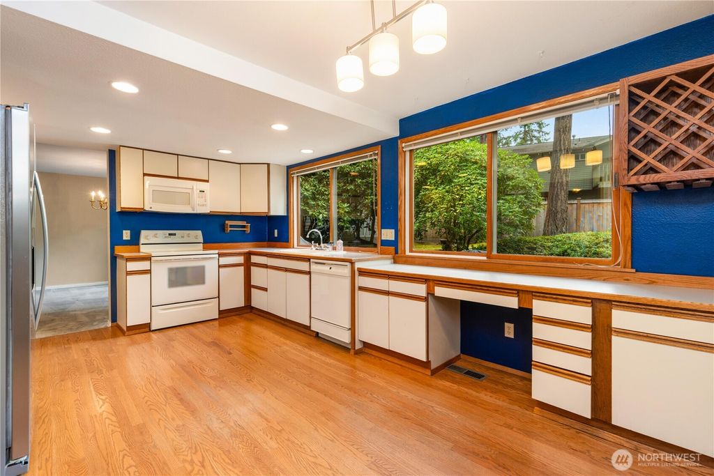 Photo of 14003 93 Avenue NE, Kirkland, WA 98034 (MLS # 2419907)