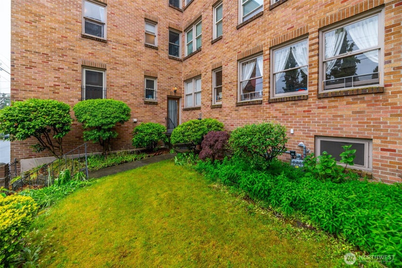 1427 3rd Avenue W 8