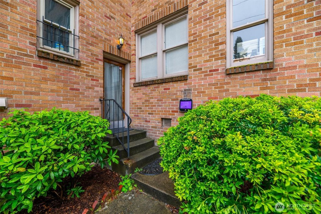 Photo of 1427 3rd Avenue W #8, Seattle, WA 98119 (MLS # 2513895)