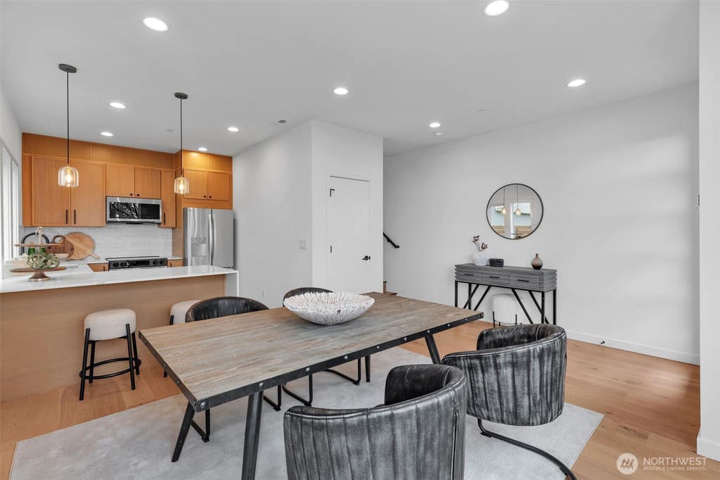 Photo of 435 19th Avenue E, Seattle, WA 98112 (MLS # 2564336)