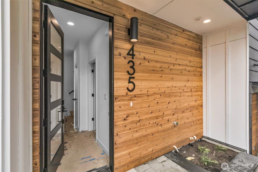 Photo of 435 19th Avenue E, Seattle, WA 98112 (MLS # 2564336)