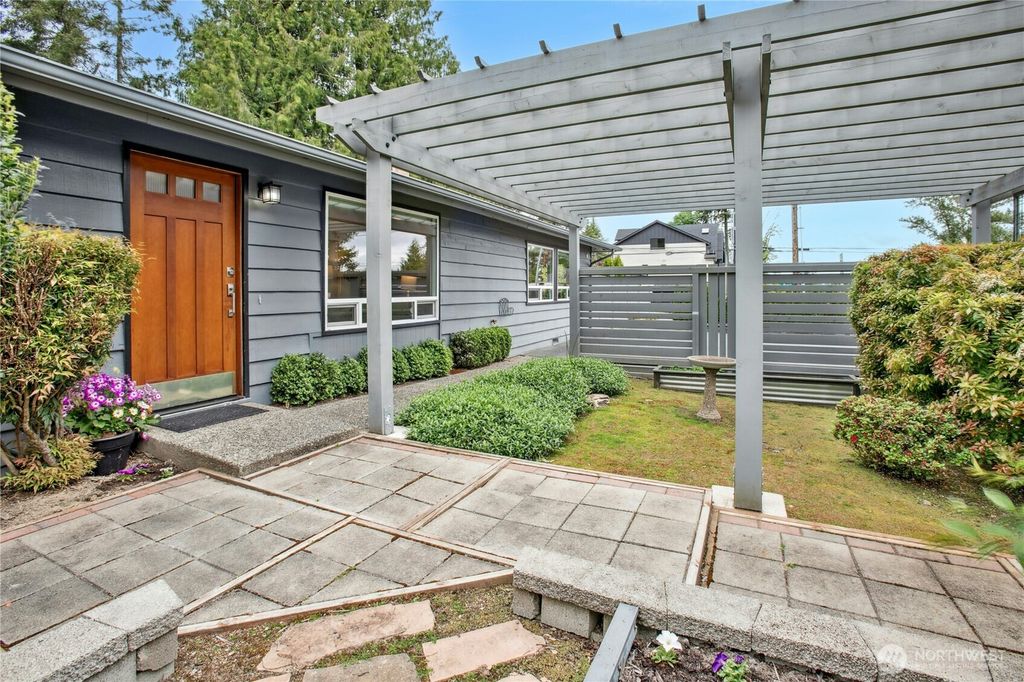 Photo of 8318 NE 146th Street, Kenmore, WA 98028 (MLS # 2333469)