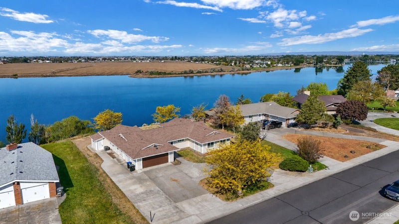 306 N Crestview Drive