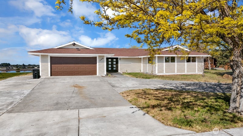 306 N Crestview Drive