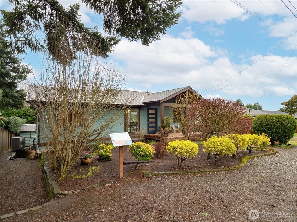 Photo of 11419 NE 90th Street, Kirkland, WA 98033 (MLS # 2491880)