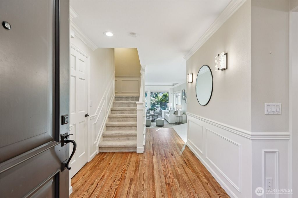 Photo of 10331 NE 19th Place, Bellevue, WA 98004 (MLS # 2471559)