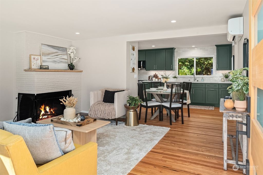 Photo of 14025 23rd Avenue NE, Seattle, WA 98125 (MLS # 2299180)