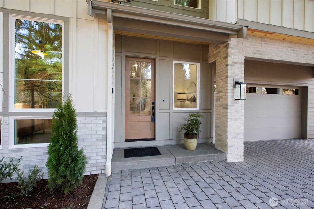 Photo of 8722 128th Avenue NE, Kirkland, WA 98033 (MLS # 2467741)