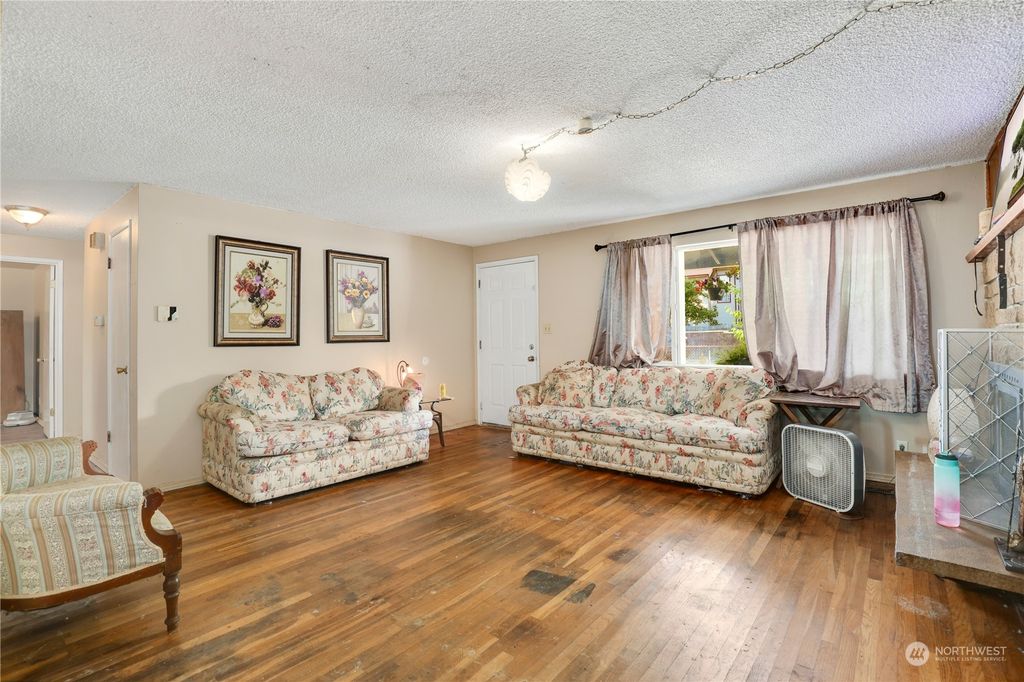 Photo of 16407 128th Avenue SE, Renton, WA 98058 (MLS # 2268520)