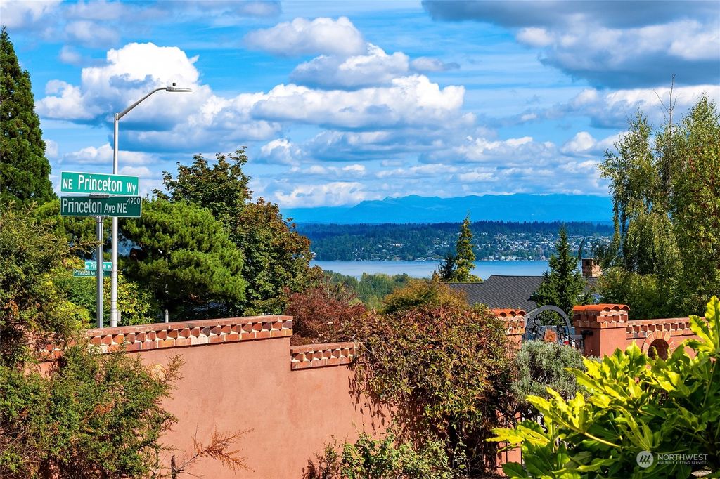 Photo of 6049 Princeton Avenue NE, Seattle, WA 98115 (MLS # 2161654)