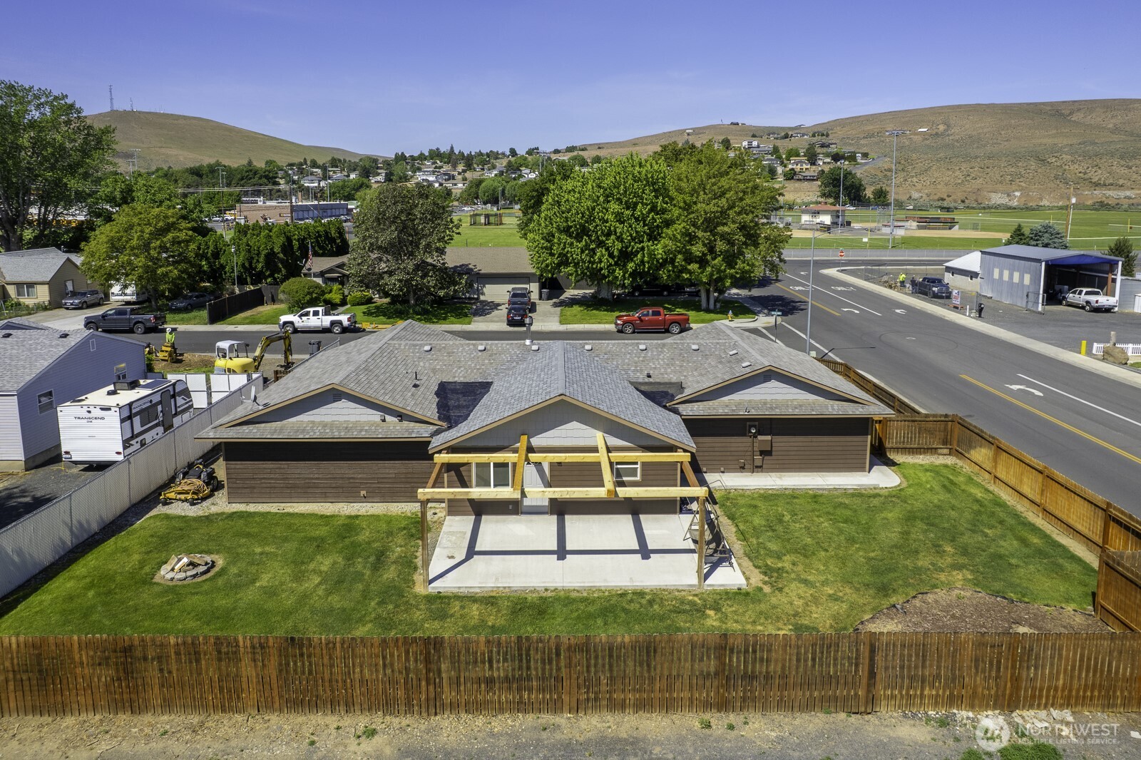 870 NW C Street