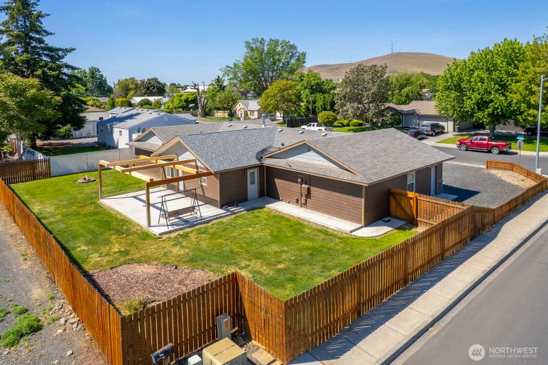 870 NW C Street