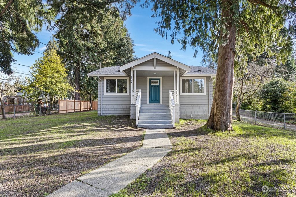 Photo of 733 N 184th Street, Shoreline, WA 98133 (MLS # 2049435)