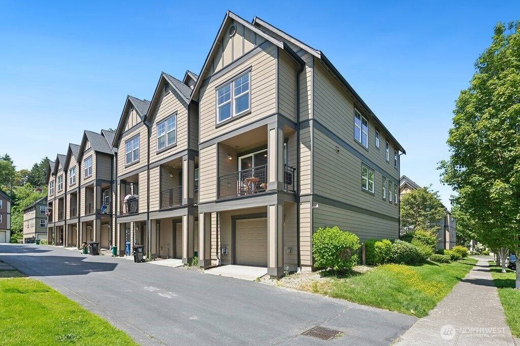 Photo of 7121 Shinkle Place SW, Seattle, WA 98106 (MLS # 2387389)