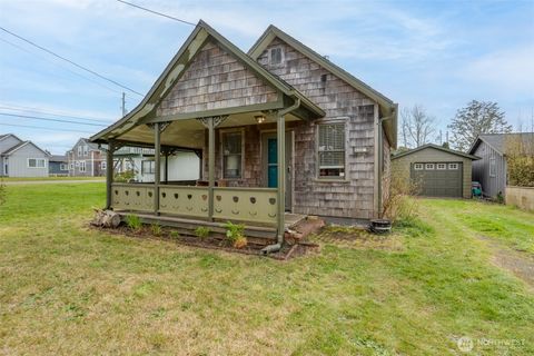 Photo of 209 5th Street NE, Long Beach, WA 98631 (MLS # 2494486)