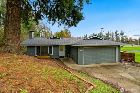 Photo of 1302 Bloyd Street, Kelso, WA 98626 (MLS # 2495198)