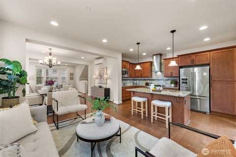 Photo of 1321 Greenwich Walk NE, Issaquah, WA 98029 (MLS # 2592288)