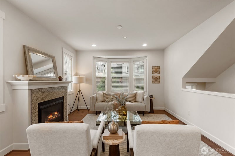 1321 Greenwich Walk NE