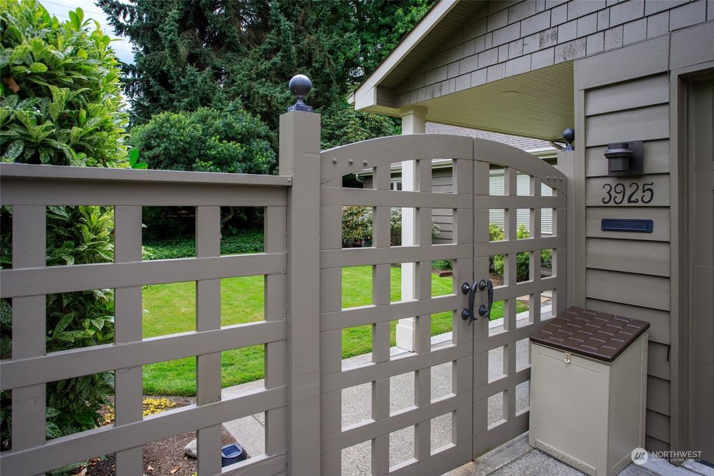 Photo of 3925 90th Avenue SE, Mercer Island, WA 98040 (MLS # 2150108)