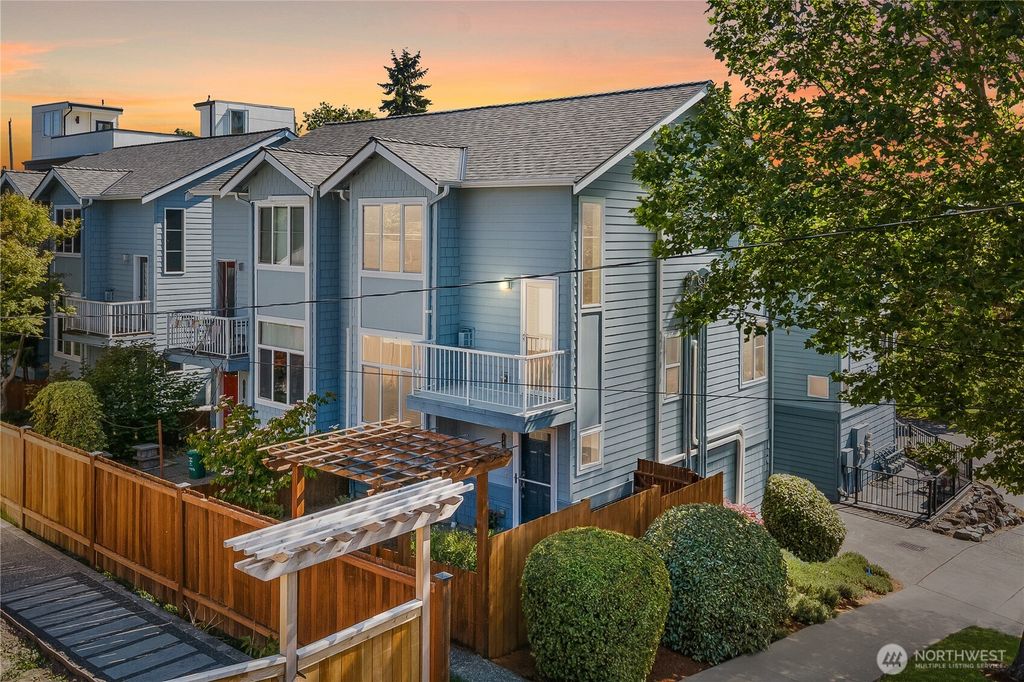 Photo of 2400 W Boston Street, Seattle, WA 98199 (MLS # 2536247)