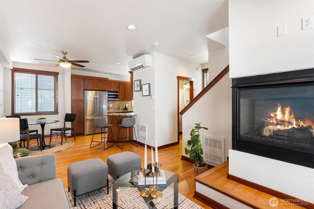 Photo of 2400 W Boston Street, Seattle, WA 98199 (MLS # 2536247)