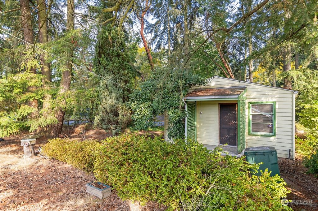 Photo of 12612 8th Avenue NE, Seattle, WA 98125 (MLS # 2004396)