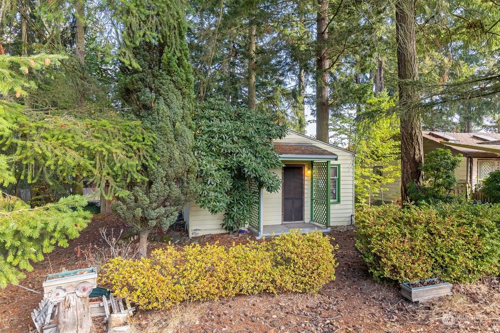 Photo of 12612 8th Avenue NE, Seattle, WA 98125 (MLS # 2004396)