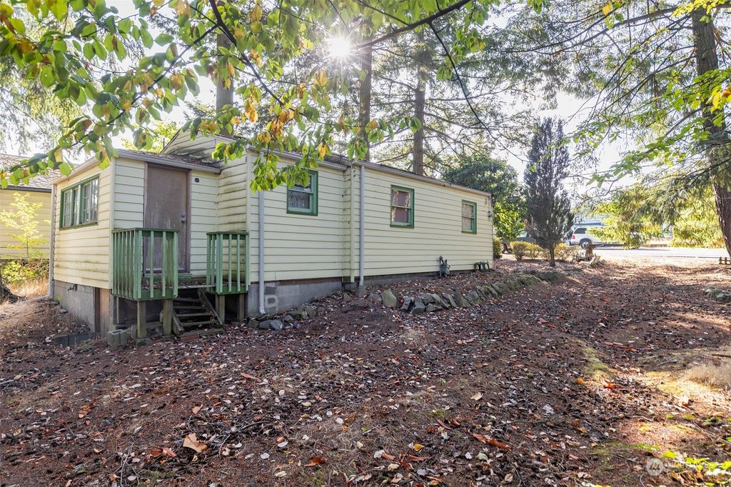 Photo of 12612 8th Avenue NE, Seattle, WA 98125 (MLS # 2004396)
