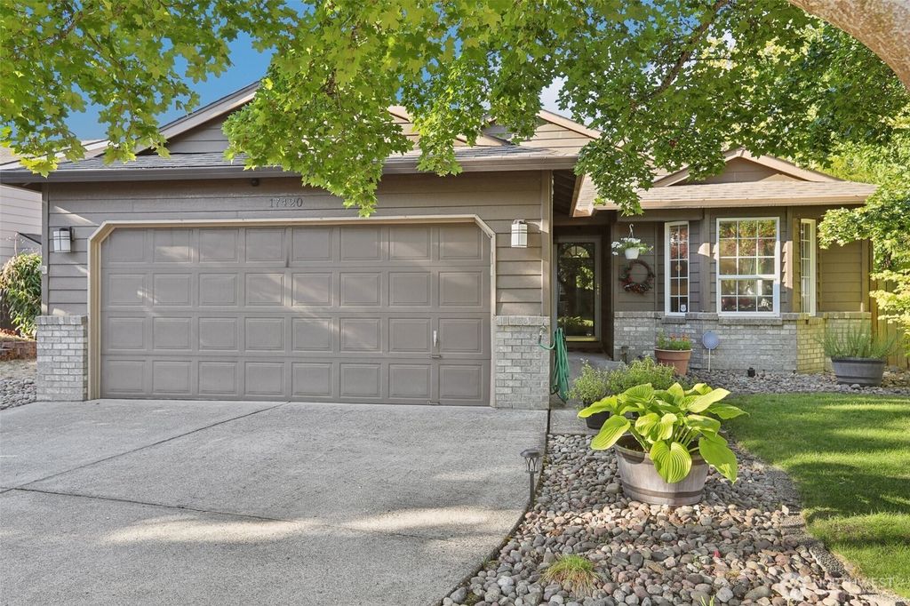 Photo of 17420 SE 18th Street, Vancouver, WA 98683 (MLS # 2464256)