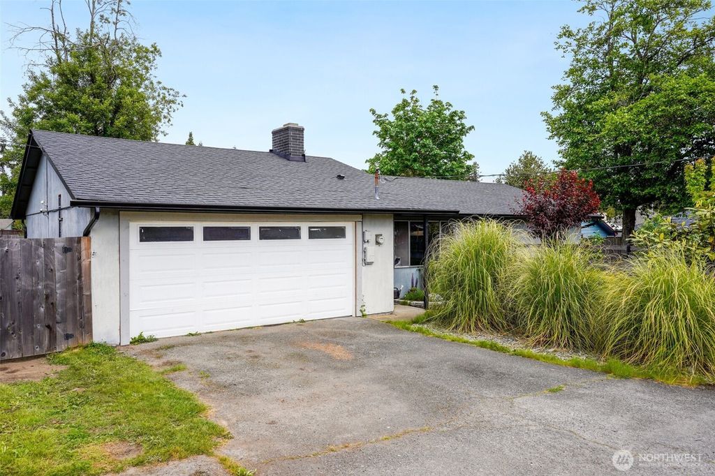 Photo of 4016 S 186th Street, SeaTac, WA 98188 (MLS # 2372562)