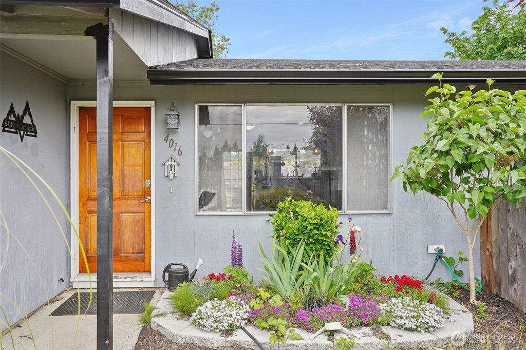 Photo of 4016 S 186th Street, SeaTac, WA 98188 (MLS # 2372562)