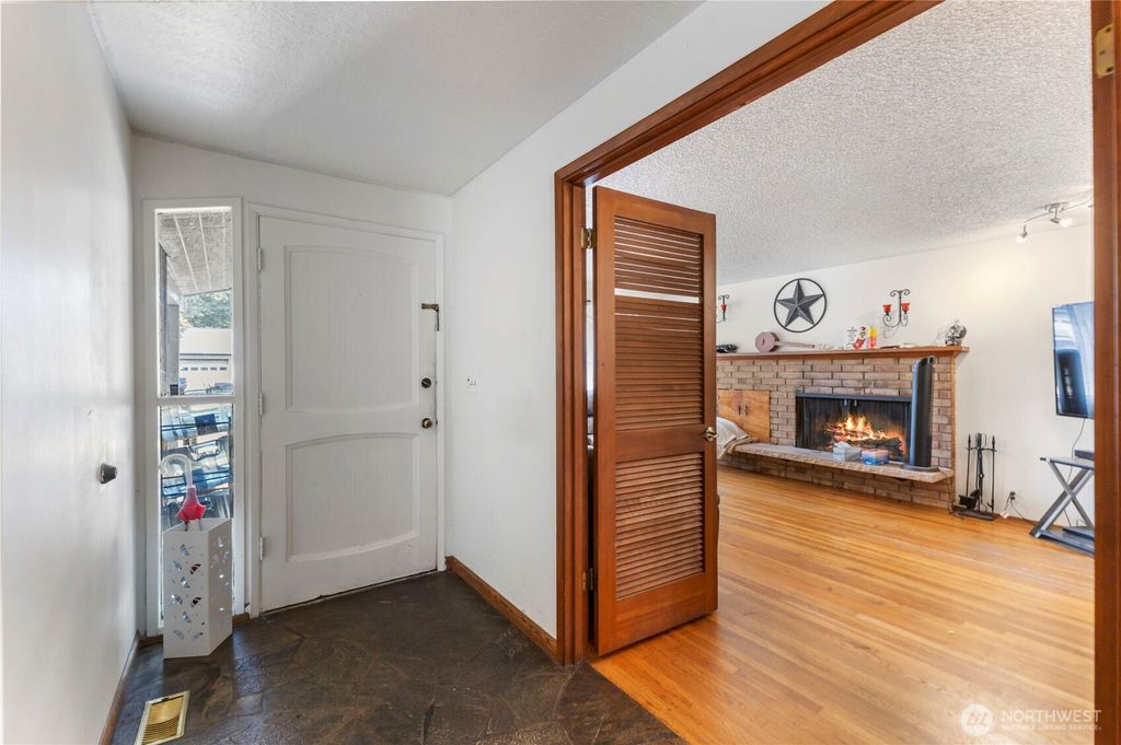 Photo of 15433 SE 275th Street, Kent, WA 98042 (MLS # 2498503)