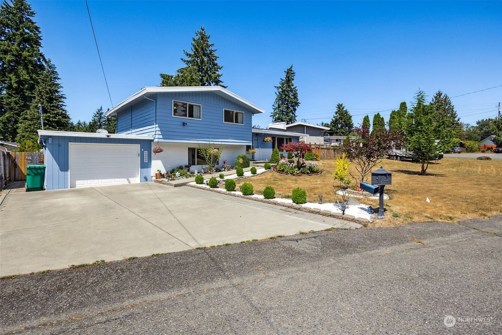 Photo of 31211 1st Place SW, Federal Way, WA 98023 (MLS # 2142205)