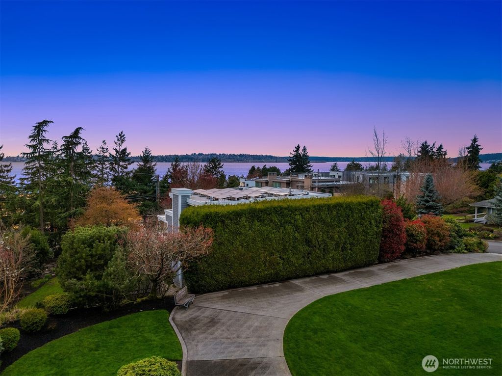 Photo of 10211 NE 59th Street, Kirkland, WA 98033 (MLS # 2501948)