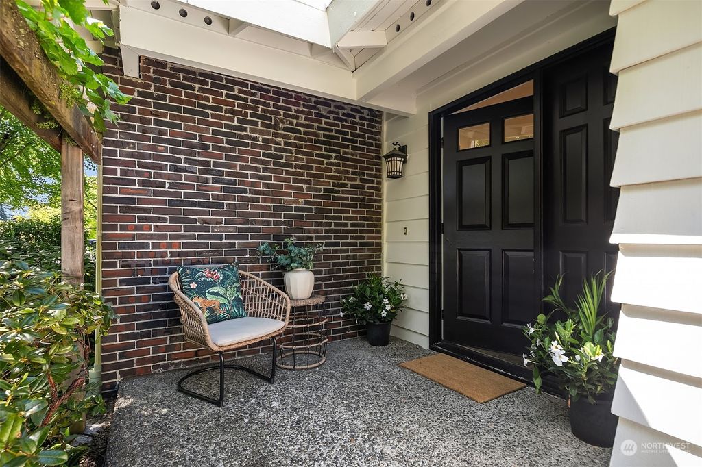 Photo of 8350 SE 34th Street, Mercer Island, WA 98040 (MLS # 2261632)