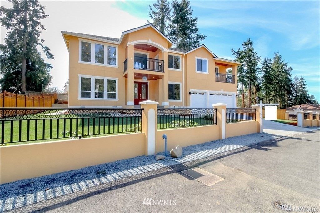 Photo of 4752 S 146th St, Tukwila, WA 98168 (MLS # 1831836)