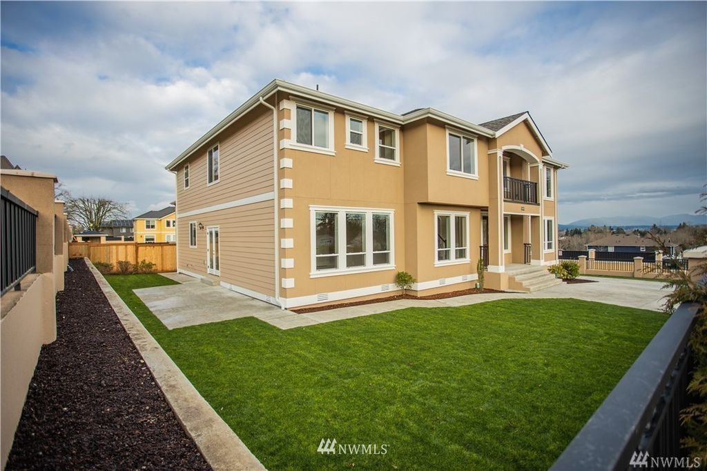 Photo of 4752 S 146th St, Tukwila, WA 98168 (MLS # 1831836)