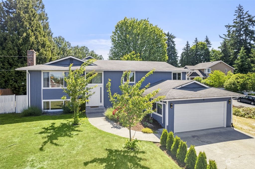 Photo of 2622 Jones Avenue NE, Renton, WA 98056 (MLS # 2075826)