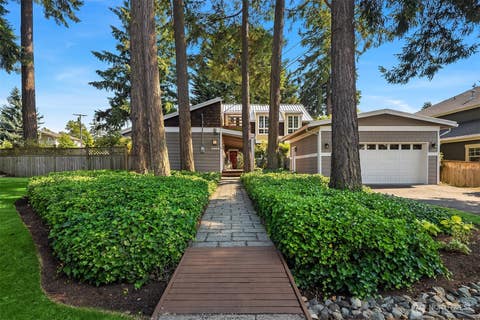 Photo of 11059 SE 31st Street, Bellevue, WA 98004 (MLS # 2530912)