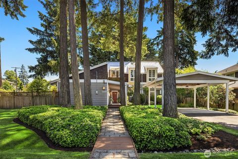 Photo of 11059 SE 31st Street, Bellevue, WA 98004 (MLS # 2530912)