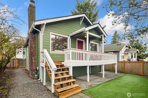Photo of 920 N 102nd Street, Seattle, WA 98133 (MLS # 2476527)