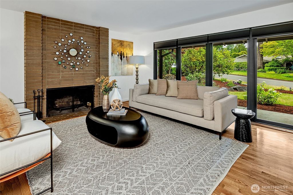 Photo of 9101 SE 57th Street, Mercer Island, WA 98040 (MLS # 2400341)