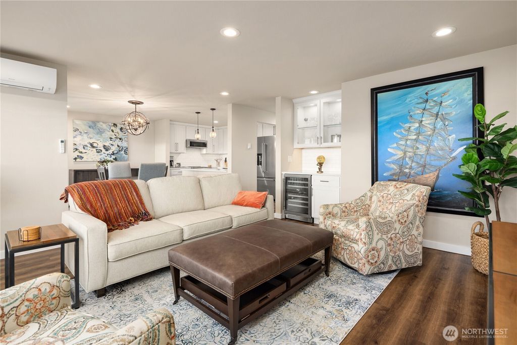 Photo of 601 S 227th Street #302s, Des Moines, WA 98198 (MLS # 2467896)