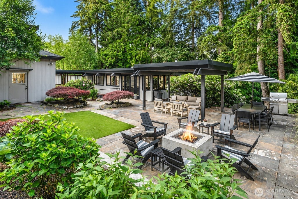 Photo of 2716 106th Place SE, Beaux Arts, WA 98004 (MLS # 2584014)