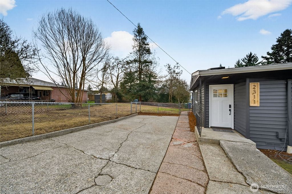 Photo of 2311 NE 6th Place, Renton, WA 98056 (MLS # 2528048)